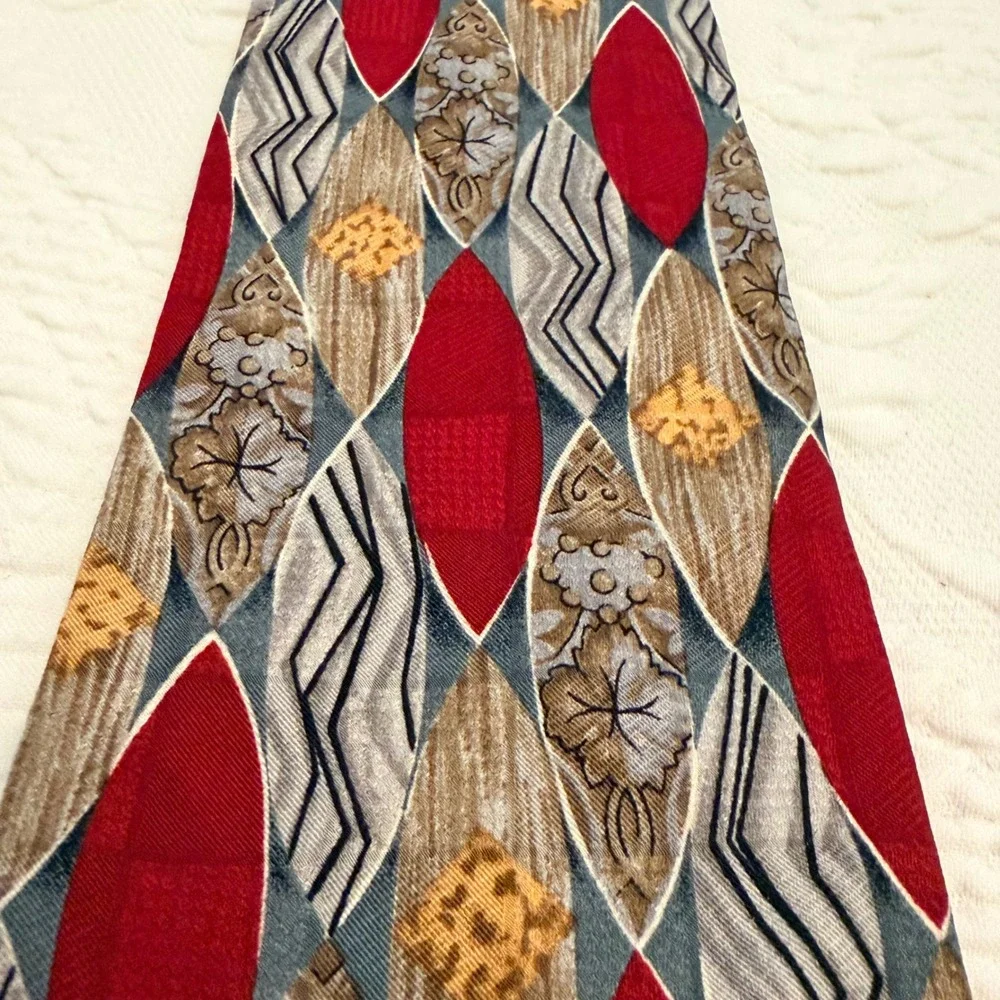 Guy Laroche Diffusion Silk Tie Red Grey Tan Geometric Diamond Pattern Canada